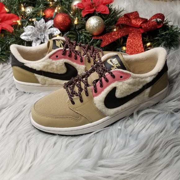 Womens Air Jordan 1 Retro Low OG - Picture 5 of 6